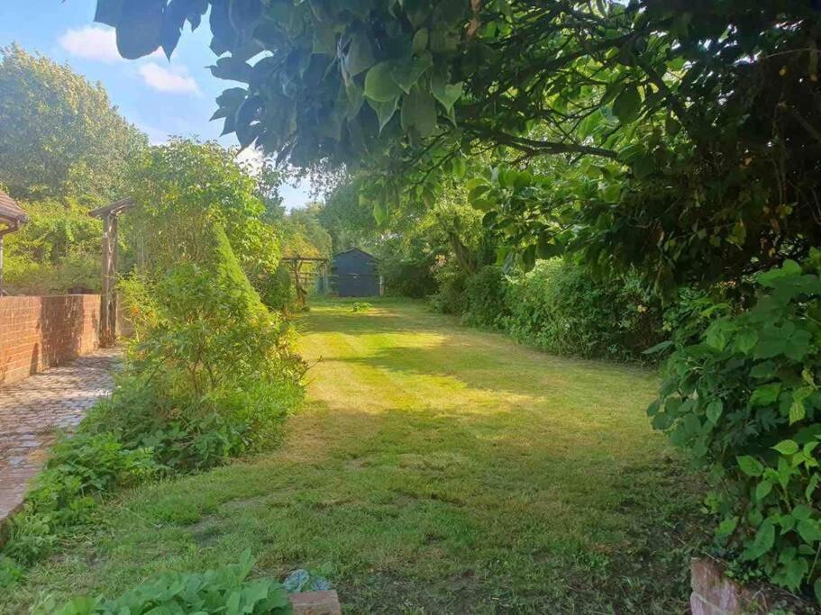 Nature Charm & Fruit Delights, Multi-Generation Celebratory Home -Try, Relax, Repeat - Sellindge Ashford  Buitenkant foto